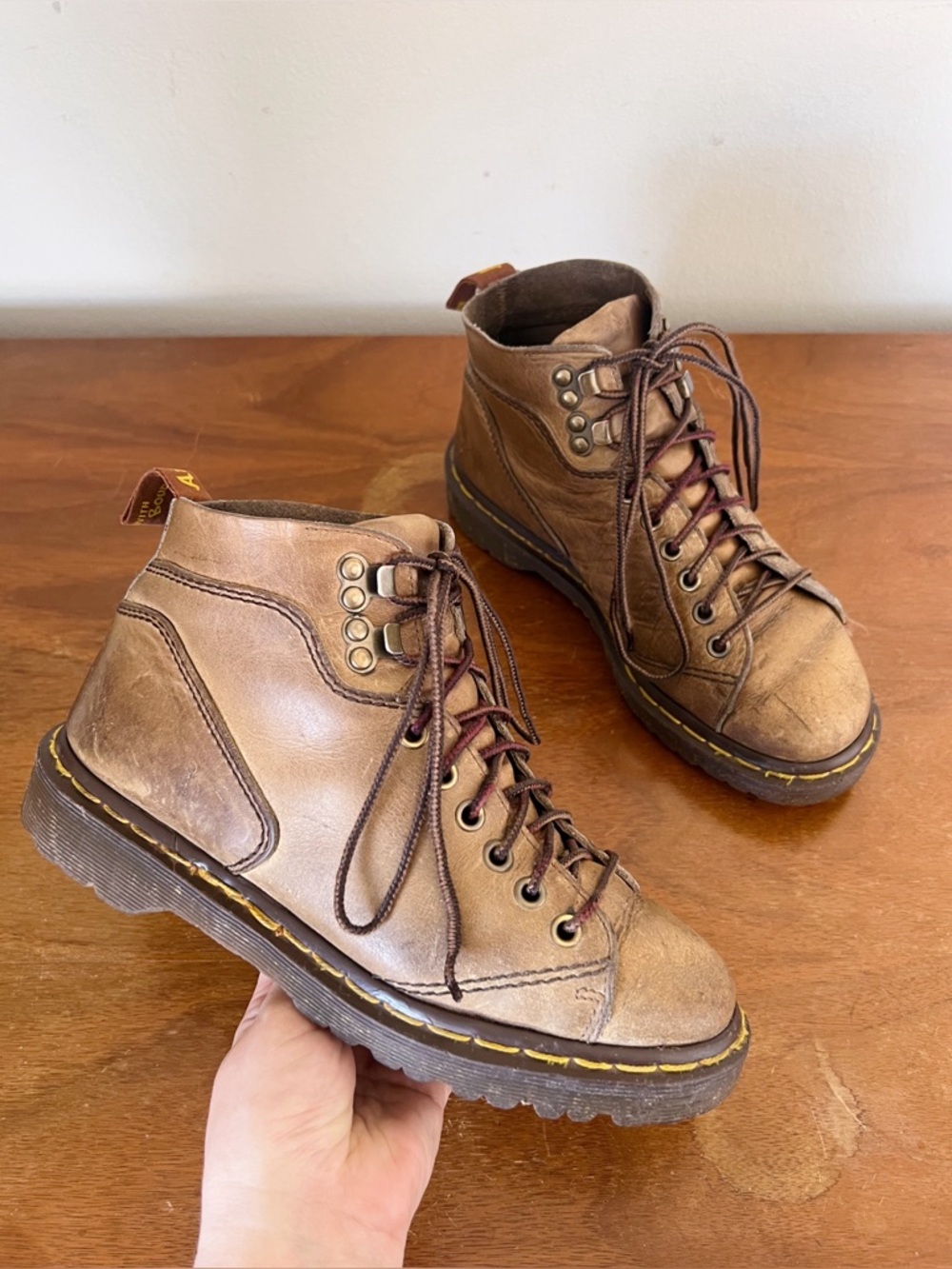 Dr Martens • vintage lace up boot 8090 tan leather hiking chunky lug sole MIE